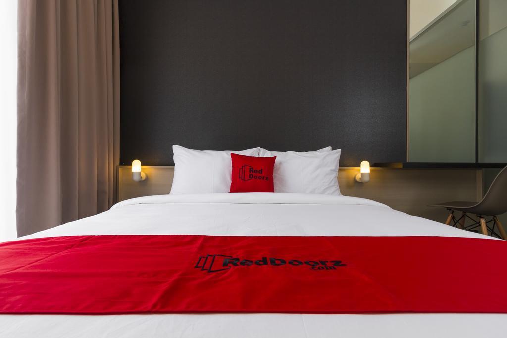 Reddoorz Plus Near Perbanas Jacarta Exterior foto