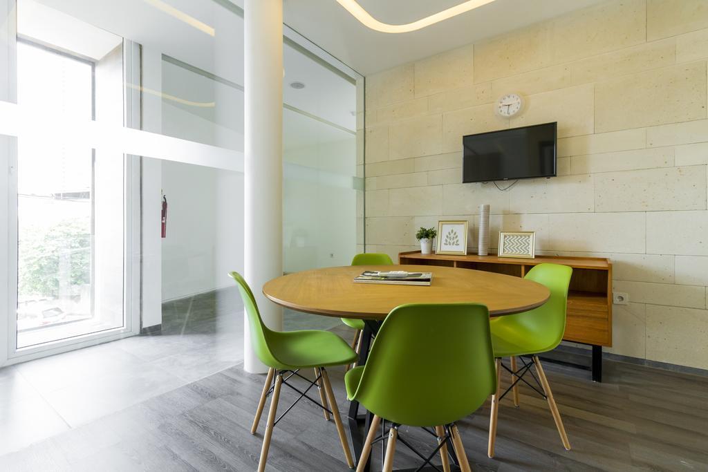 Reddoorz Plus Near Perbanas Jacarta Exterior foto